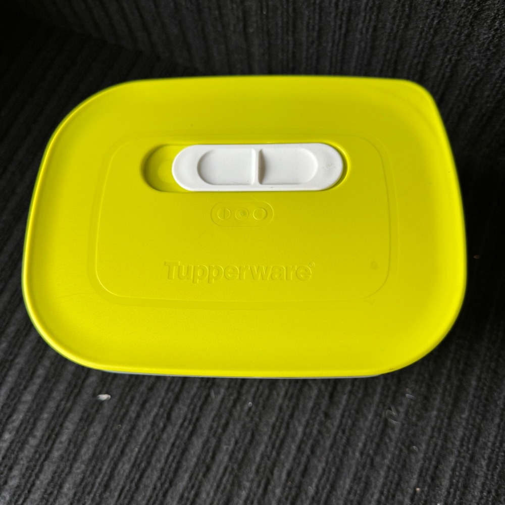 Tupperware FridgeSmart Small Deep 1.8L Container Lime Green Lid 1 3/4 Qt - Picture 2 of 7